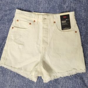 NEW Levi's High rise Ribcaged shorts